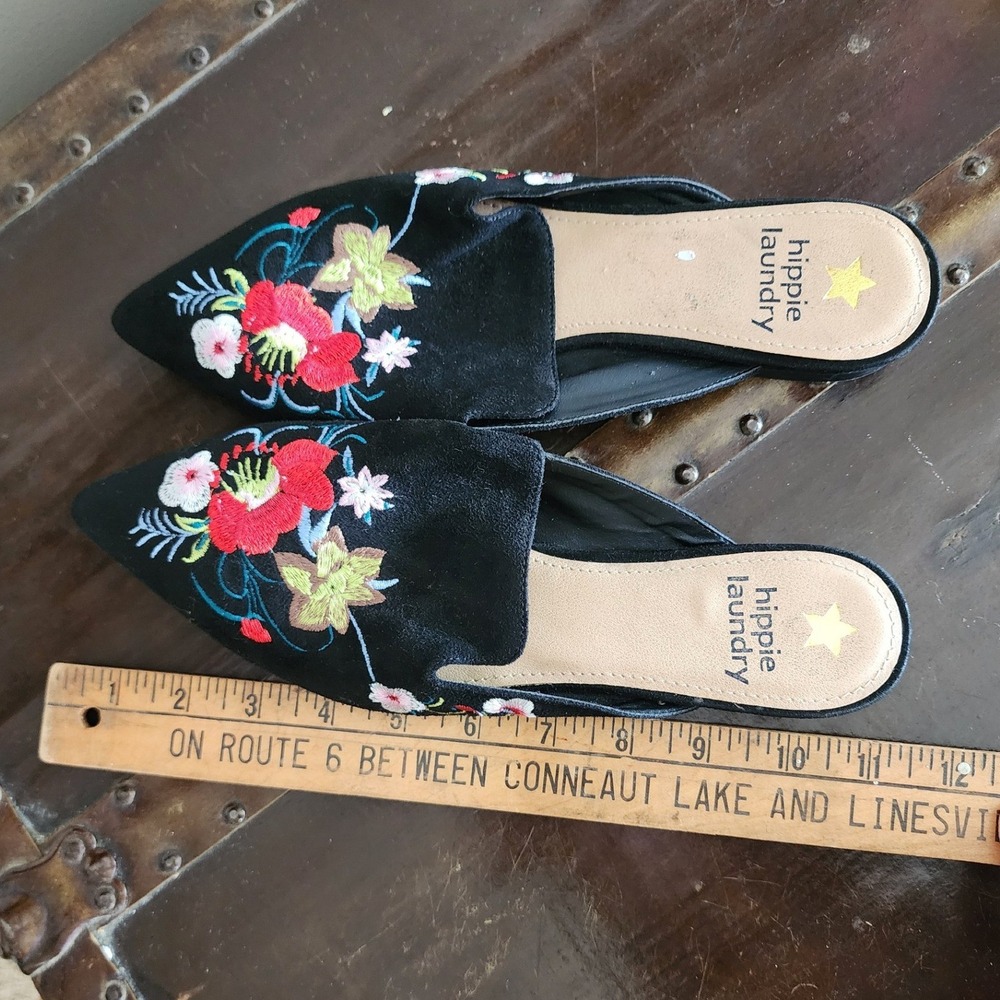 Hippie Laundry Women's Embroidered Mule Flats Size 9 Black Floral Pointed Toe - Picture 2 of 8